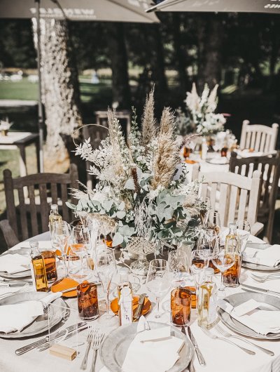 Gartenhochzeit, Tischdekoration, Blumendekoration, Deko, Country Concept, Luxemburg, Freie Hochzeit, Tisch, runder Tisch, Freie Traunung, Domaine de la Gaichel